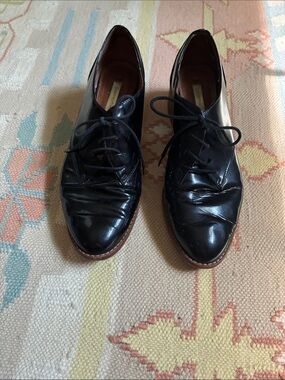 Women’s Black Leather Lace-Up Dress Oxfords